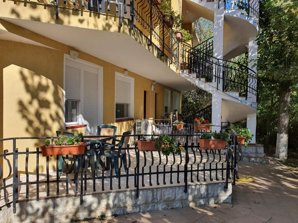 Property building, Patio, View (from property/room), Balcony/Terrace, Garden view