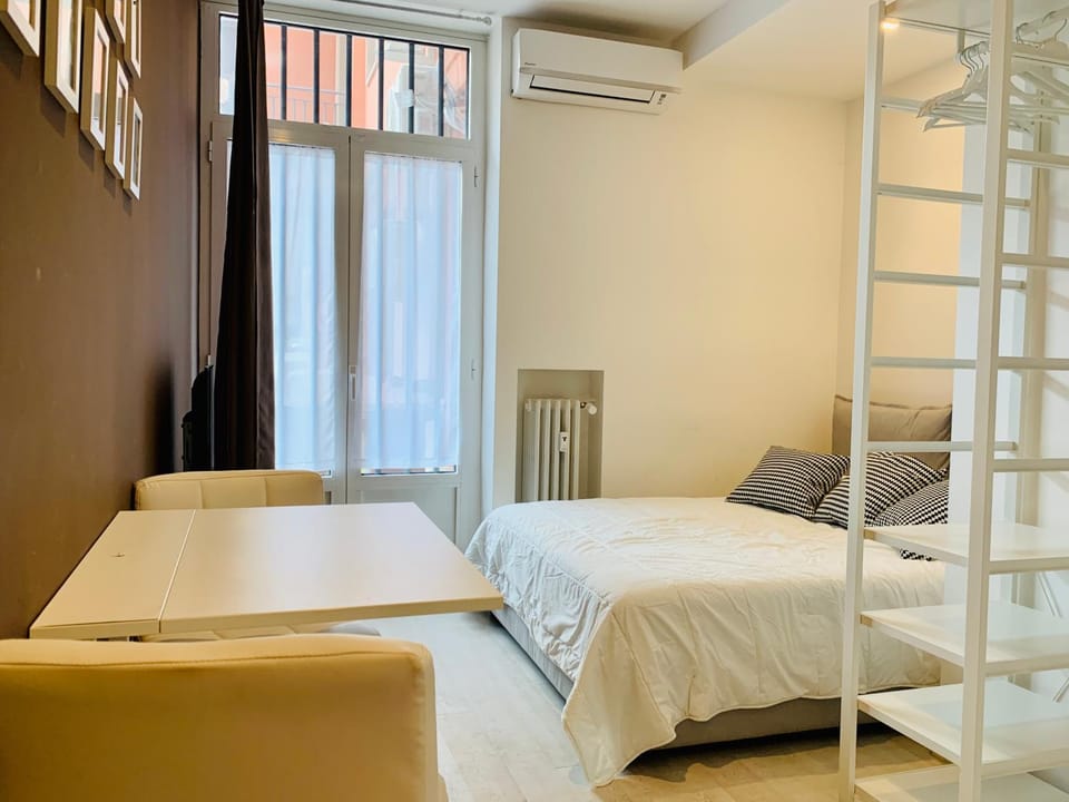 Comfortable studio in via Stromboli Apartment in Milan