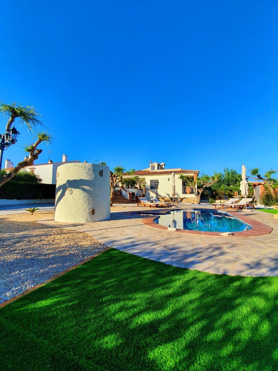 Property building, Garden, Swimming pool