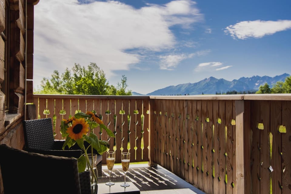 View (from property/room), Balcony/Terrace, Mountain view