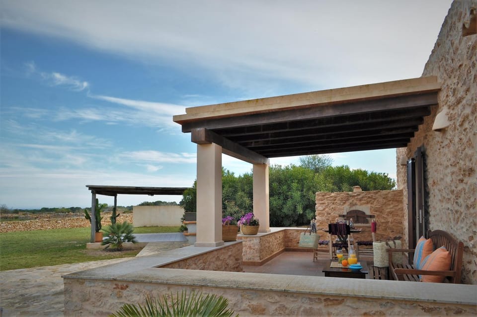 Patio, Spring, Day, BBQ facilities, Garden, Garden view