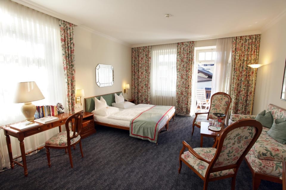 Bed, Photo of the whole room, Seating area, Bedroom