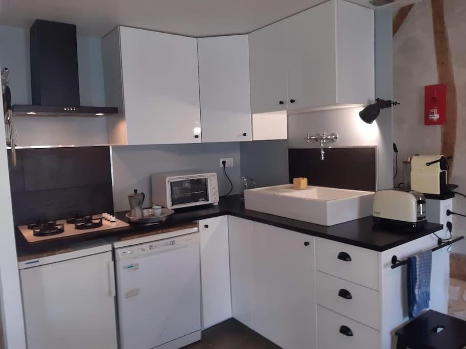 Coffee/tea facilities, Kitchen or kitchenette, dishwasher, minibar, pet friendly, stove, toaster