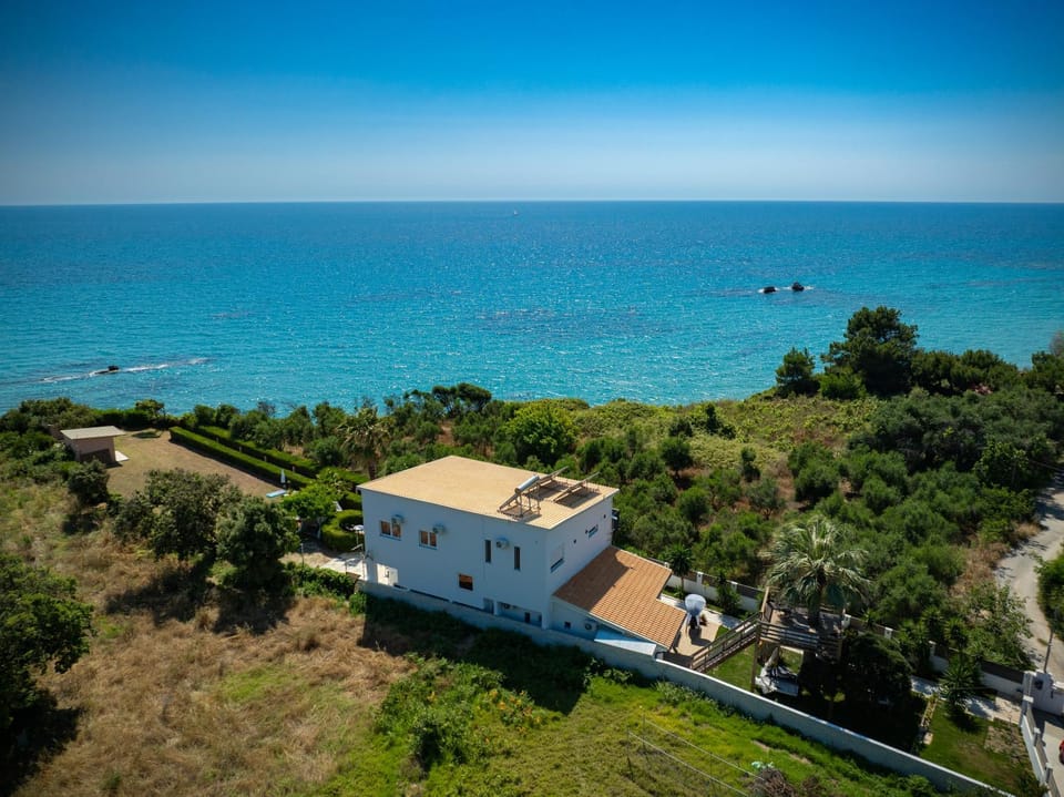 Property building, Day, Natural landscape, Bird's eye view, Sea view