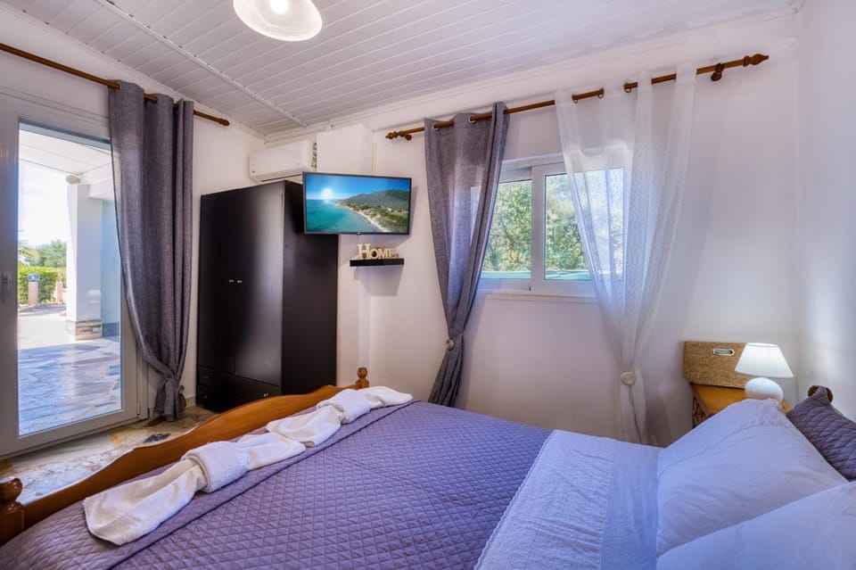 Patio, Patio, TV and multimedia, Bedroom, internet, internet, wardrobe, air conditioner, air conditioner