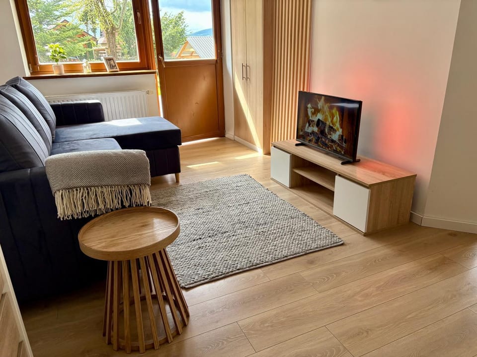 Living room, Seating area, Evening entertainment