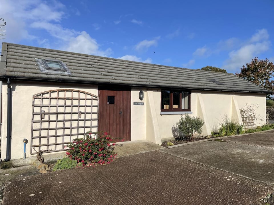 The Shippon Breathtaking Views Private Hot Tub House in West Devon District