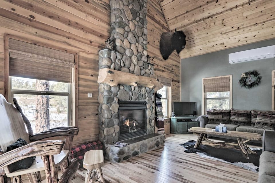 Fire Pit + Game Room: Heber-Overgaard Cabin! Cabin in Heber-Overgaard
