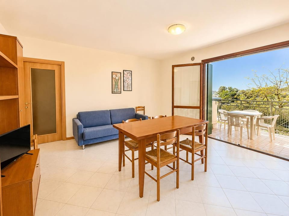 Day, View (from property/room), Balcony/Terrace, Living room, Dining area