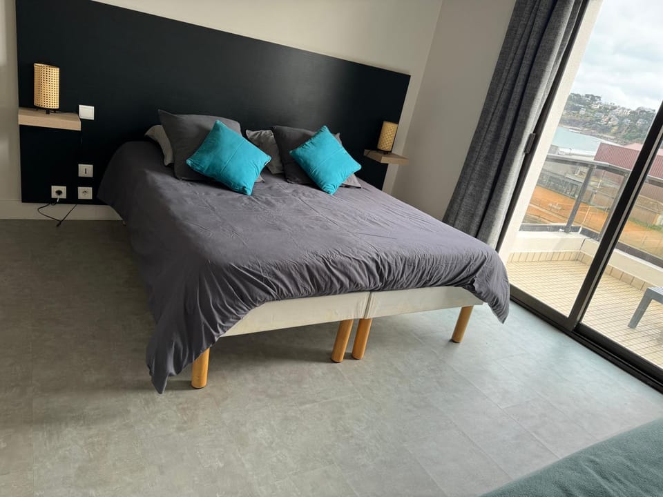 appartement vue mer 50m de la plage, WIFI gratuit Apartment in Perros-Guirec