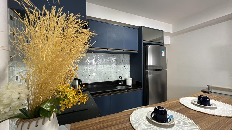Kitchen or kitchenette, Dining area, stove