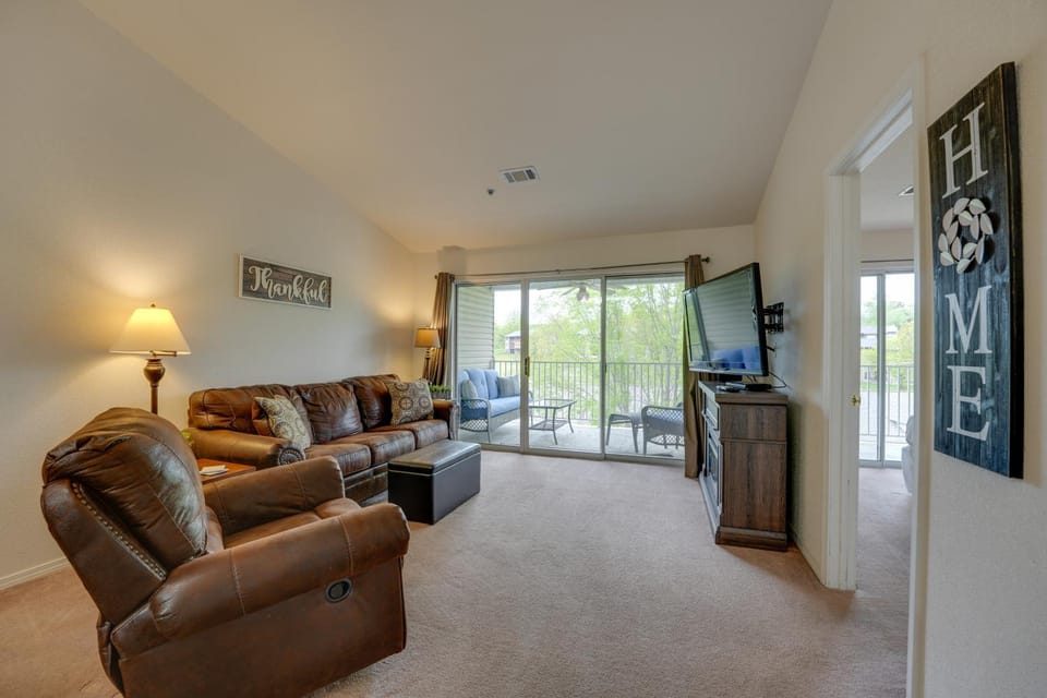 Condo w/ Family Amenities, 3 Mi to Branson Strip! House in Branson
