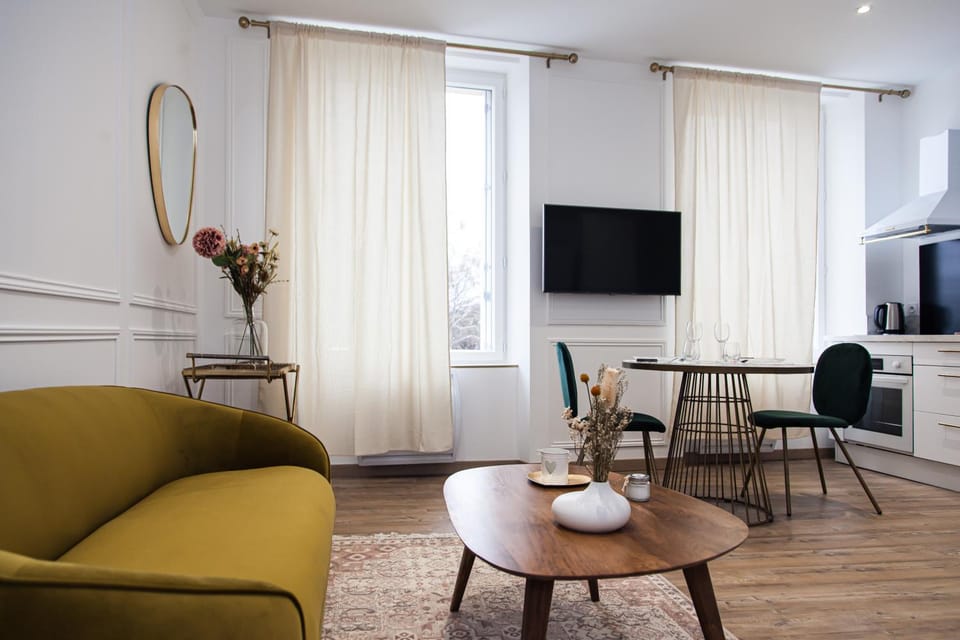 TV and multimedia, Seating area