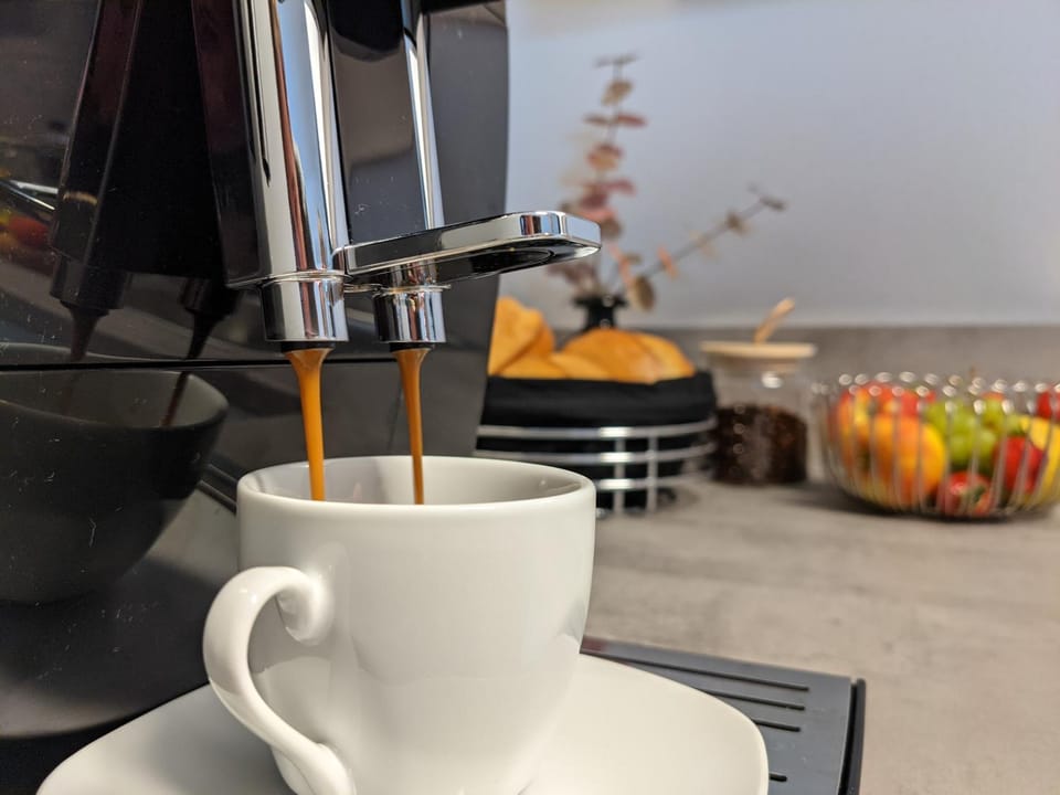 Coffee/tea facilities, Food and drinks