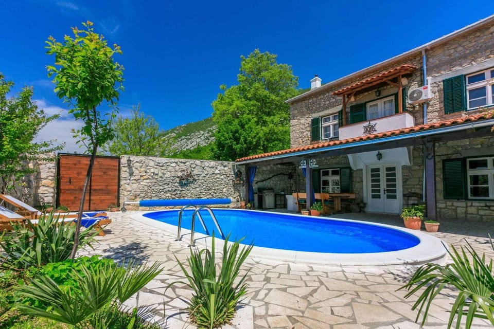 Property building, Summer, Garden, sunbed