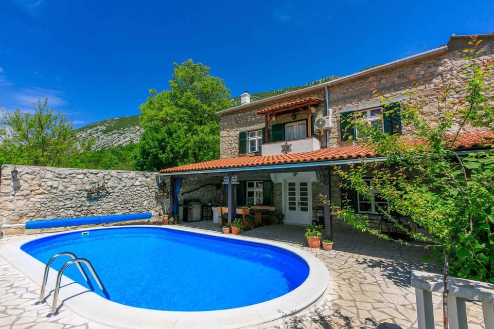 Property building, Summer, Swimming pool