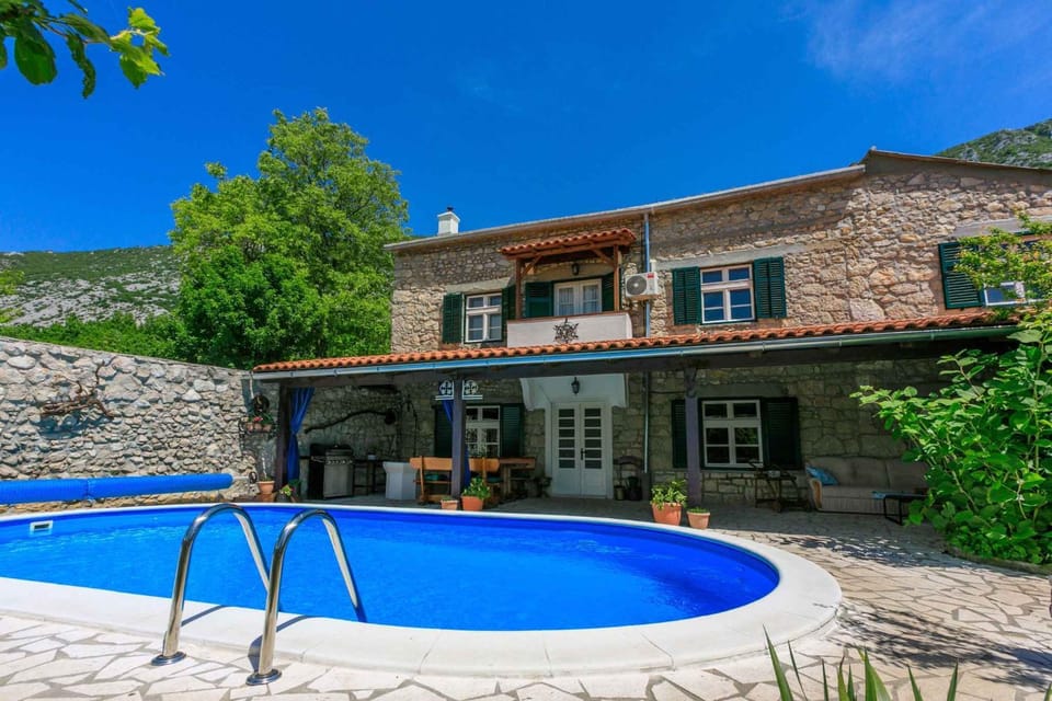Property building, Summer, Swimming pool