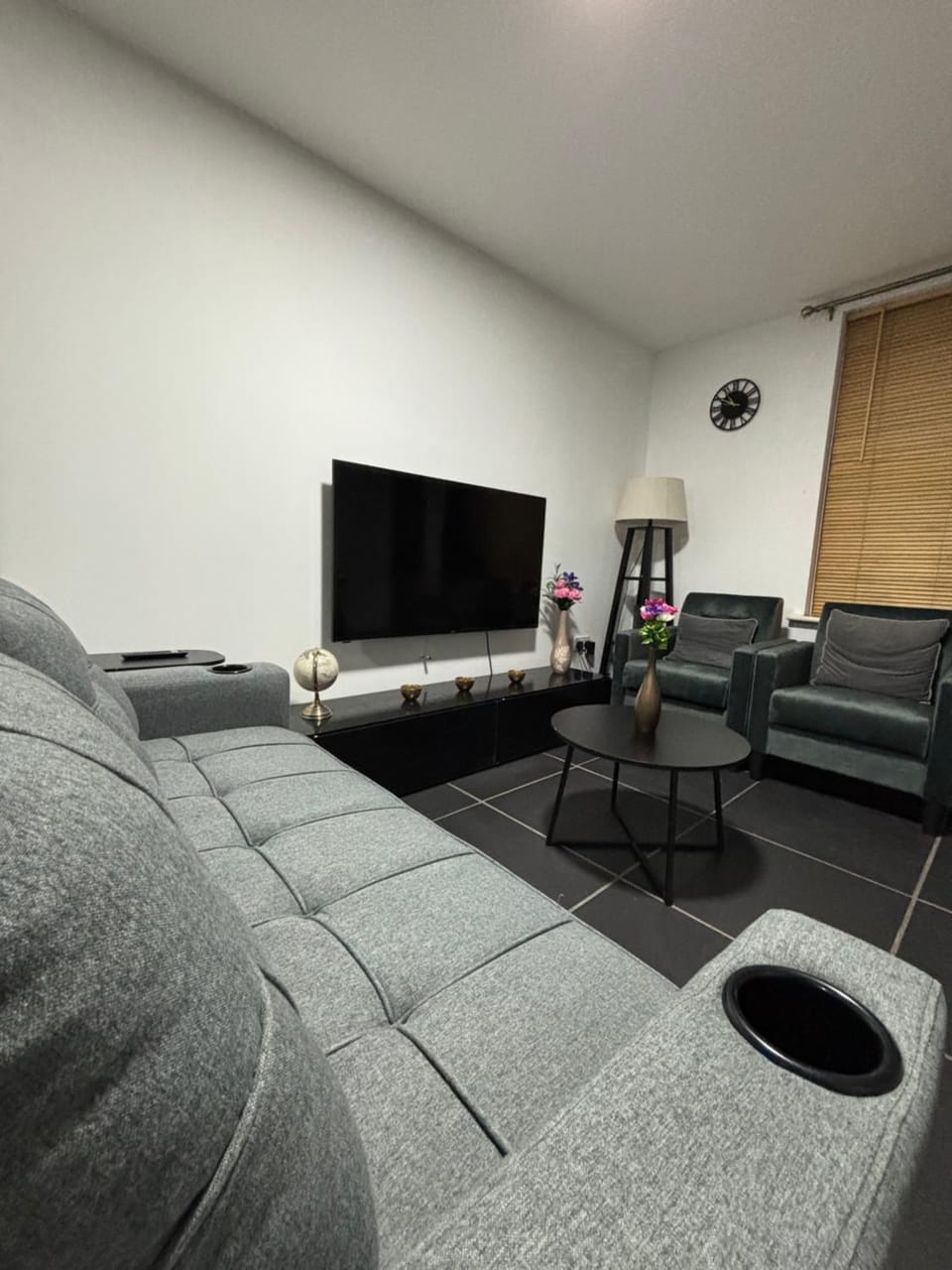 Communal lounge/ TV room