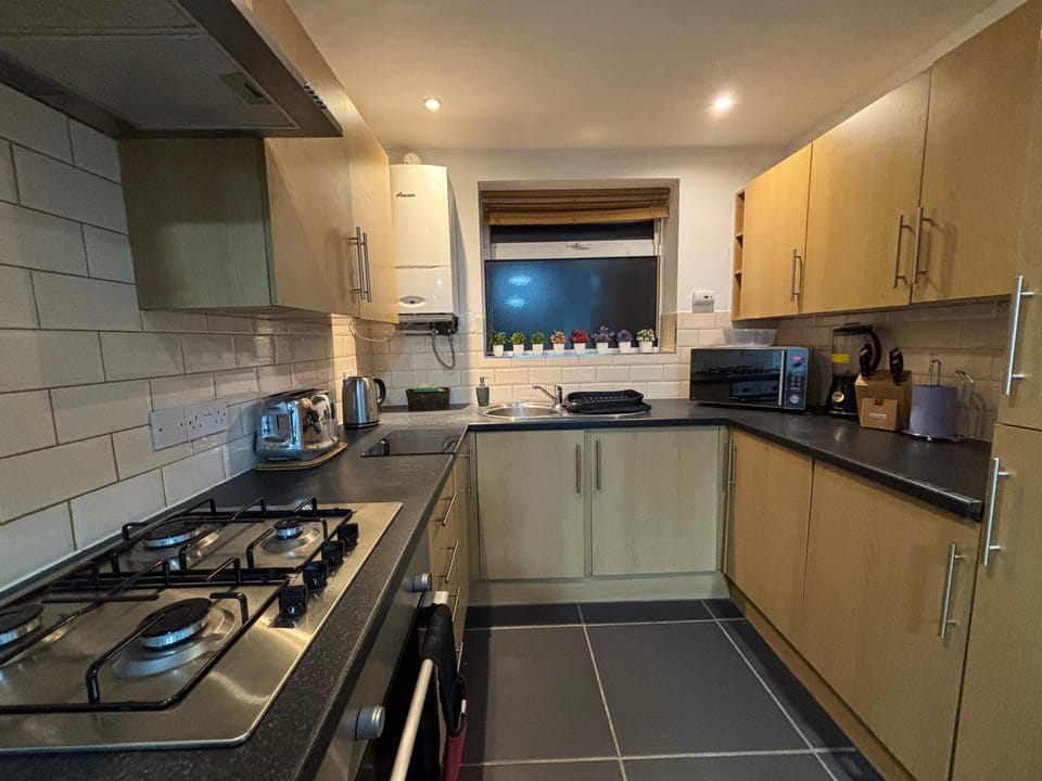 Coffee/tea facilities, Kitchen or kitchenette, oven, pet friendly, stove, toaster