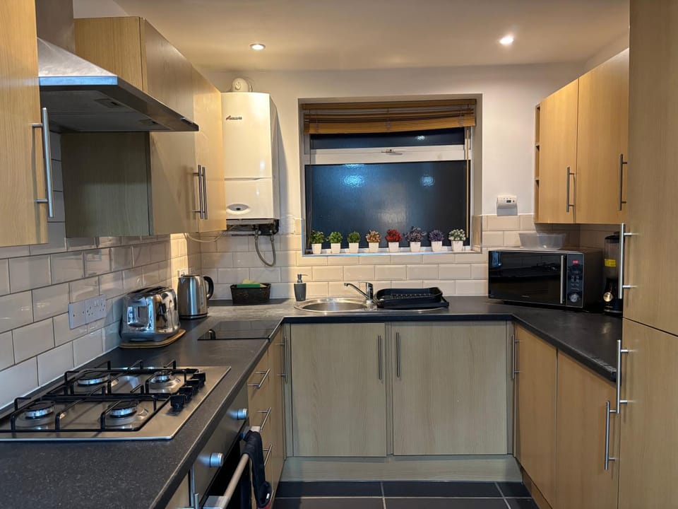 Coffee/tea facilities, Kitchen or kitchenette, oven, pet friendly, stove, toaster