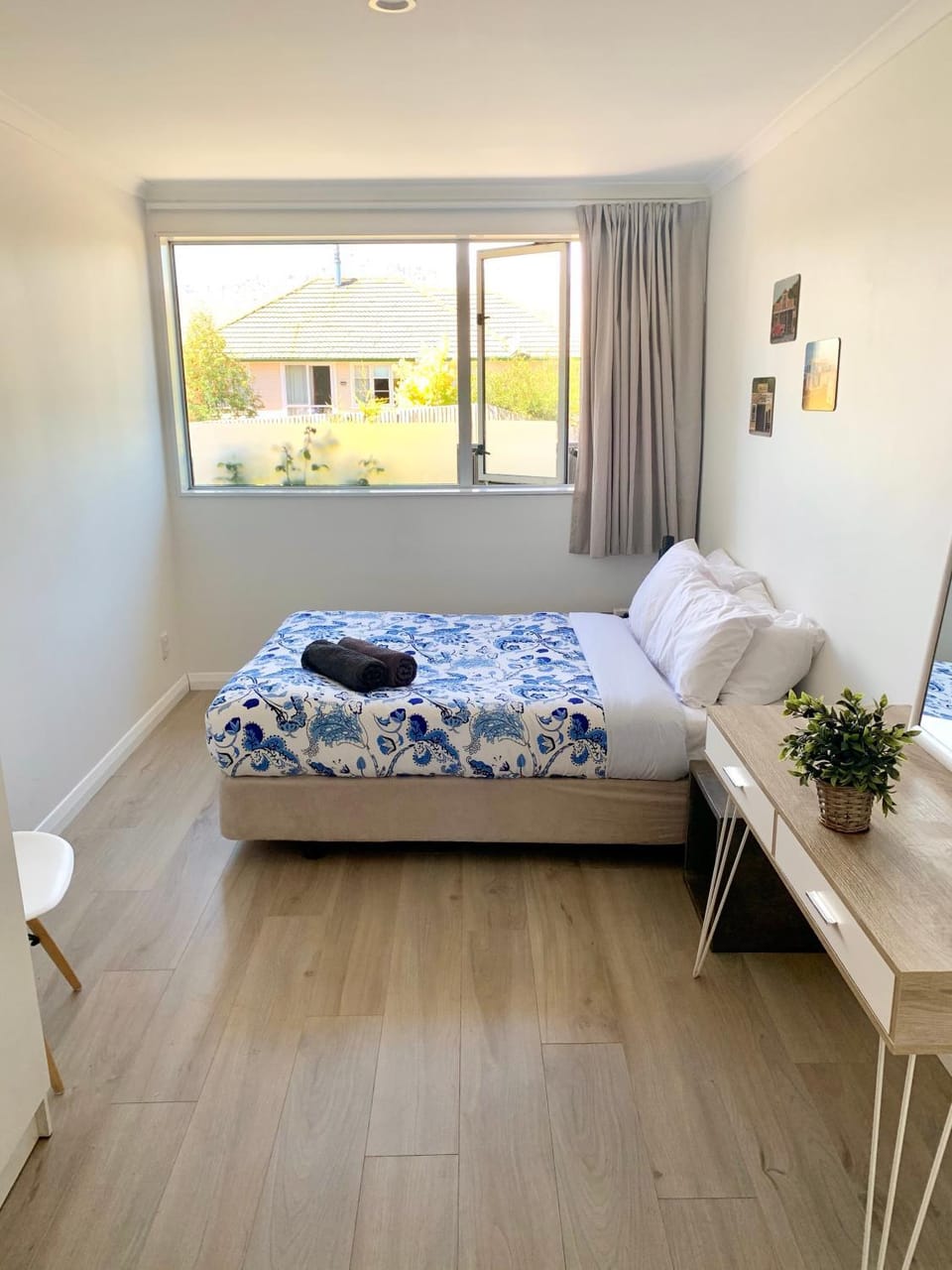 Photo of the whole room, Bedroom