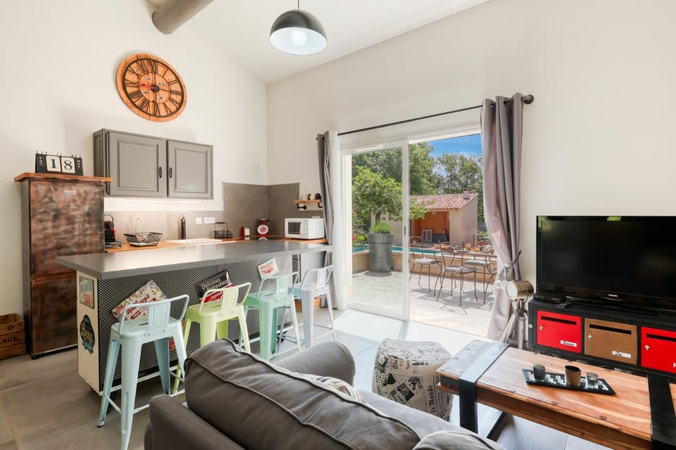 Le JARDIN DES DELIS gite NEUF avec piscine bio UV House in Provence-Alpes-Côte d'Azur