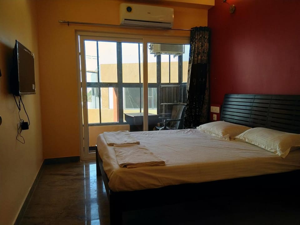 TV and multimedia, Photo of the whole room, Bedroom