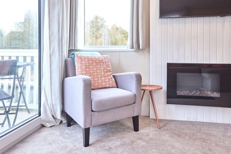TV and multimedia, Living room, fireplace