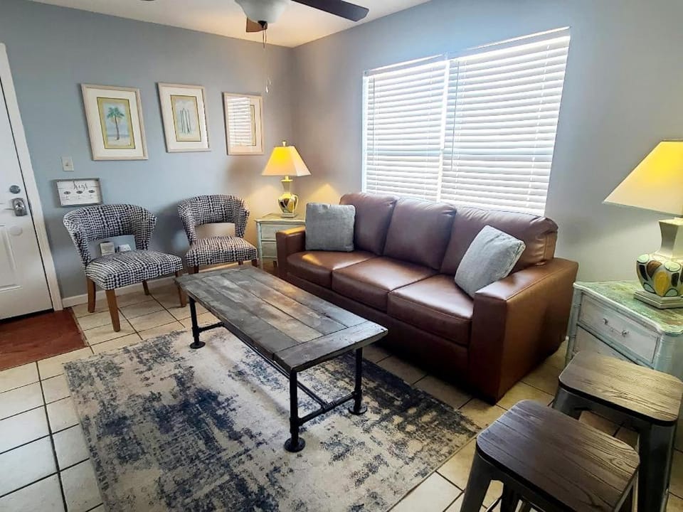 Beautiful Views And Just Steps To The Beach - #38 Sleeps 7 House in West Beach