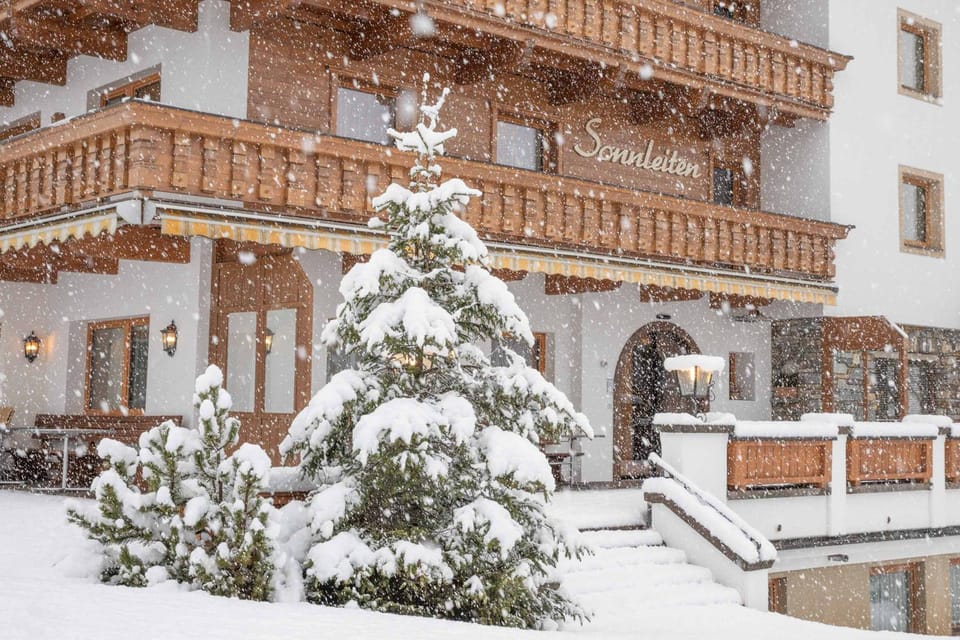 Facade/entrance, Winter
