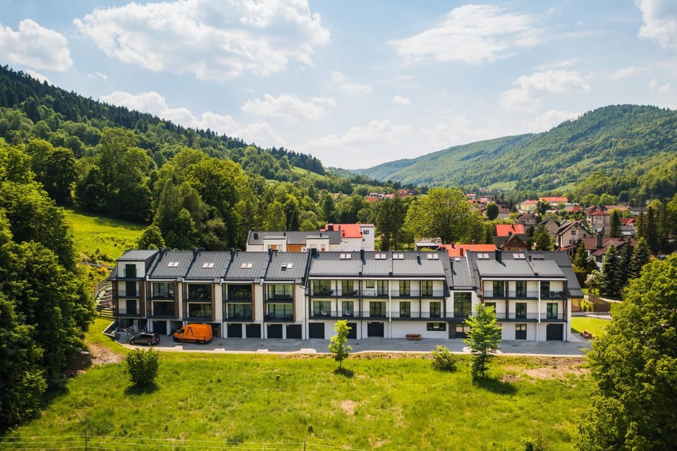 Property building, Day, Natural landscape, Bird's eye view, Mountain view