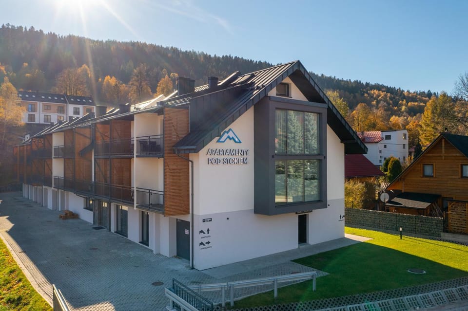 Property building, Day, Natural landscape, Mountain view