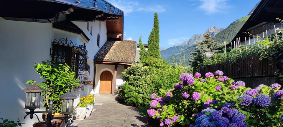 Property building, Staff, Facade/entrance, Summer, Garden, Hiking, Garden view, Mountain view