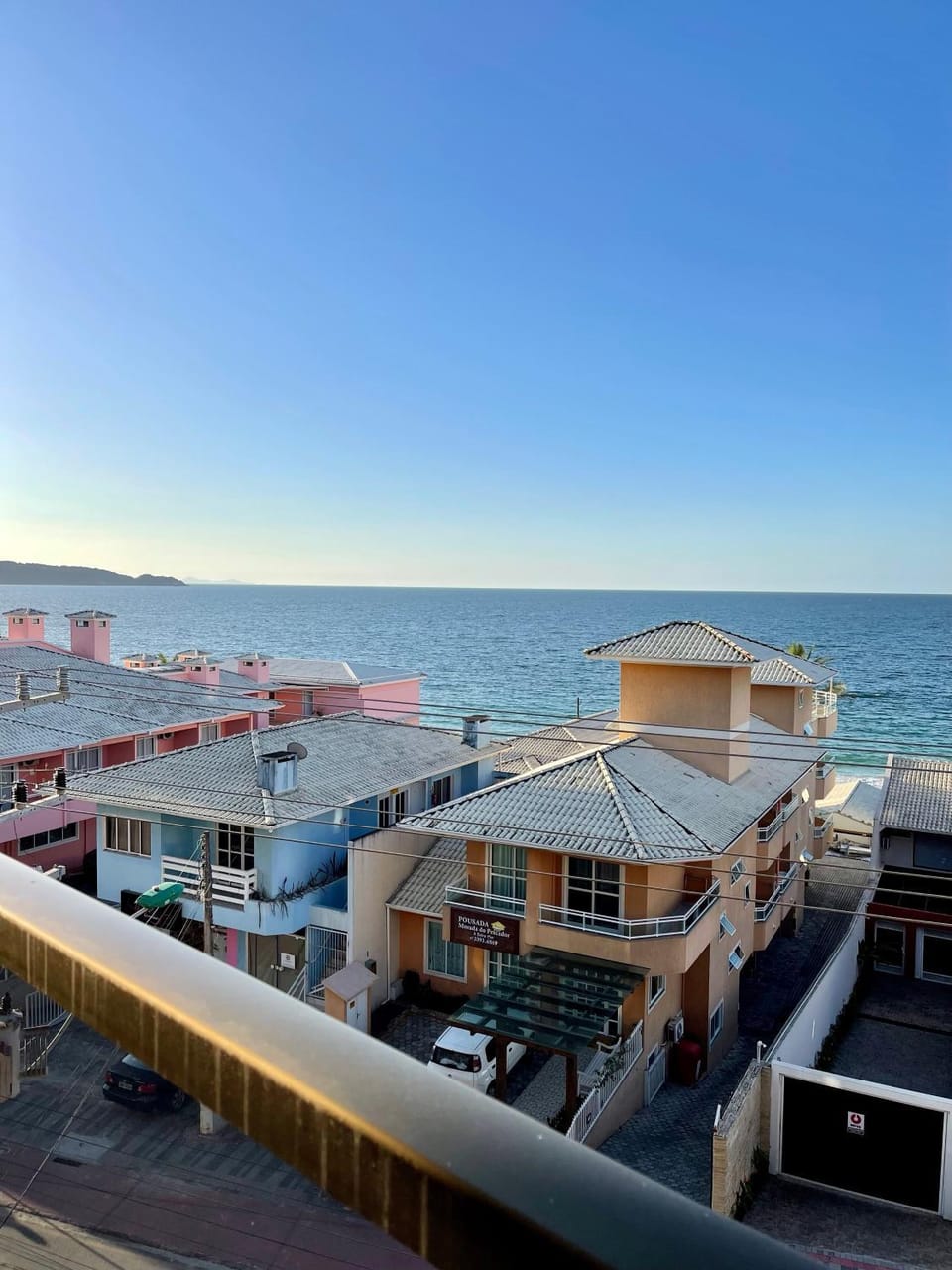 187 Apartamento 50m da Praia. Bela vista ao mar. Em Avenida principal de Bombinhas. Apartment in Bombinhas