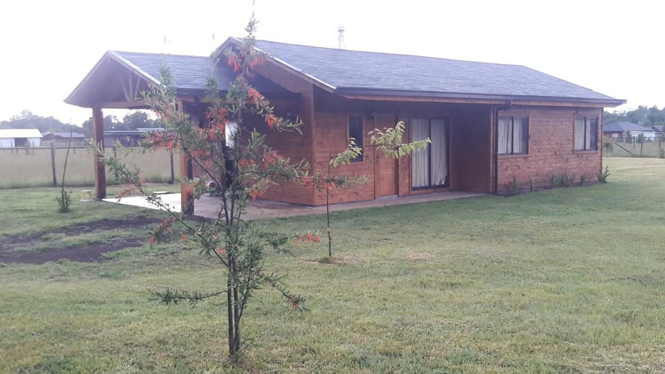Casa Conquil. House in Los Ríos, Chile