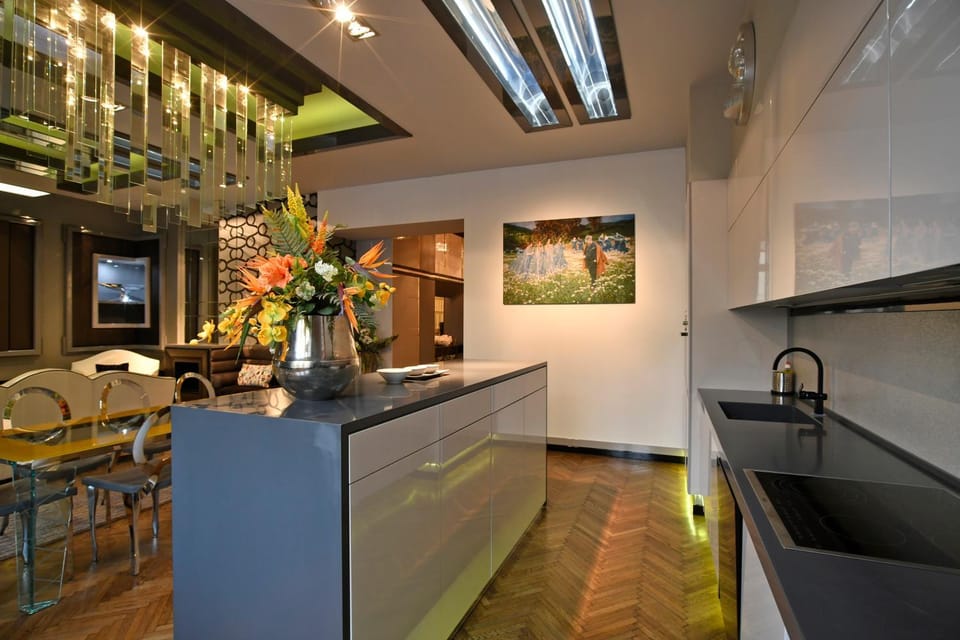 Dining area, kitchen