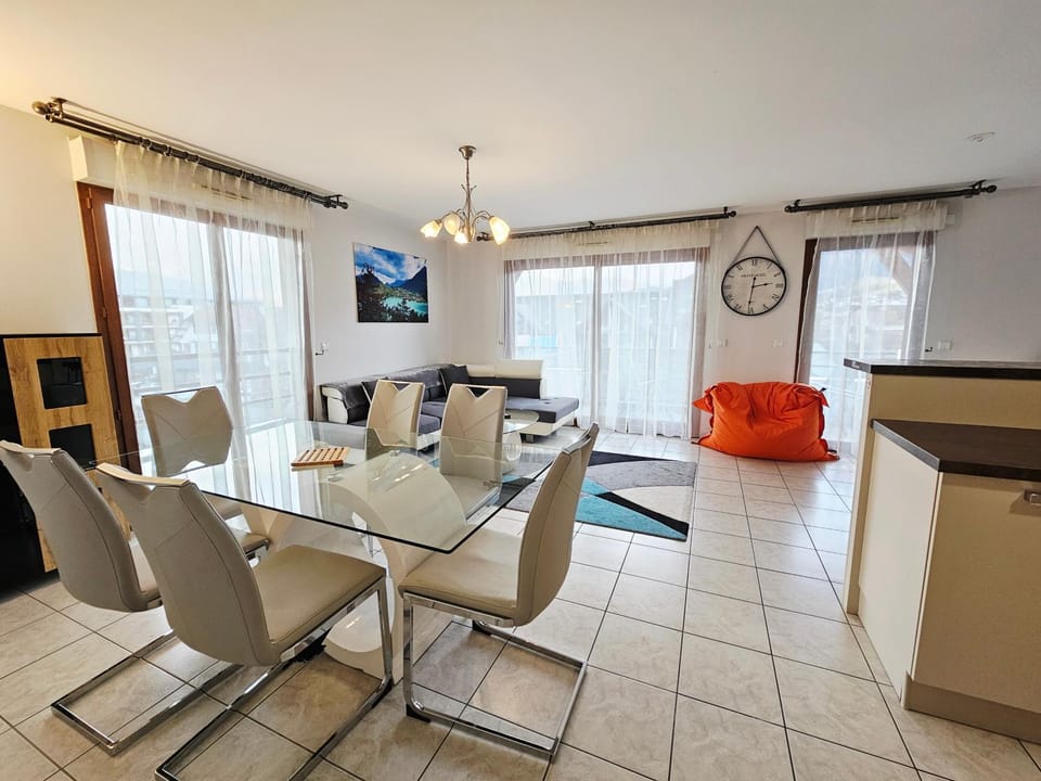 Le Balcon du Laudon Au cœur de St Jorioz spacieux appartement avec terrasse et vue montagne Apartment in Sévrier