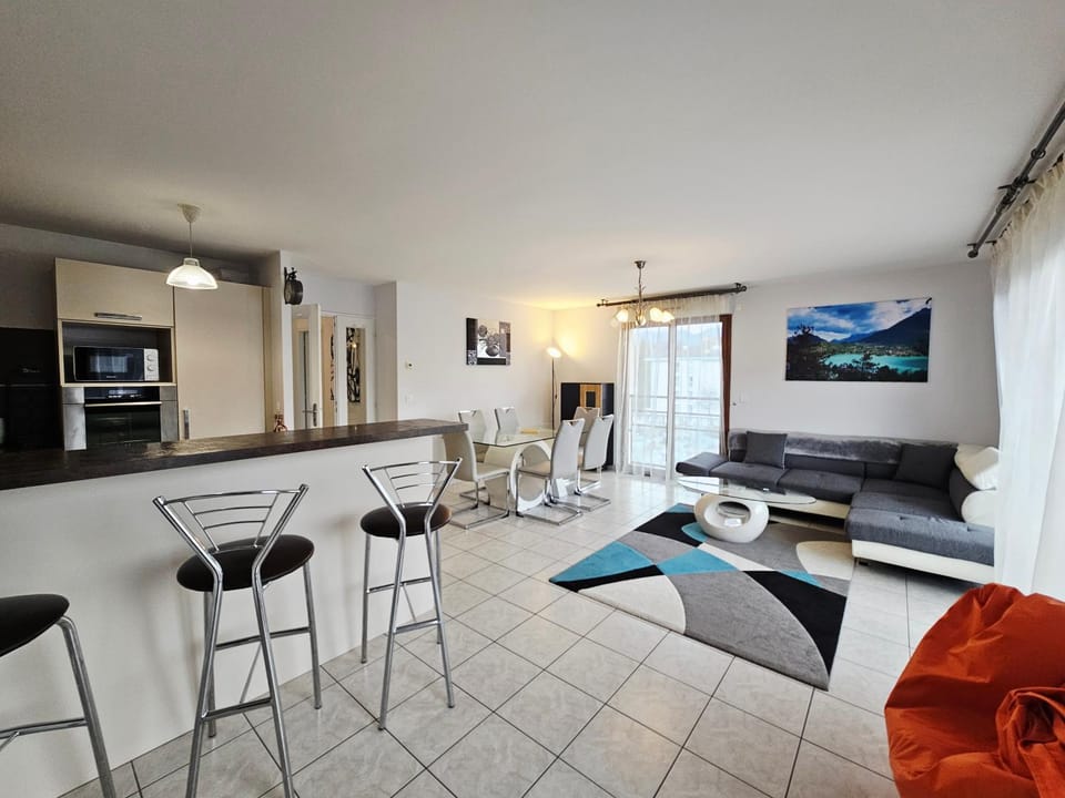 Le Balcon du Laudon Au cœur de St Jorioz spacieux appartement avec terrasse et vue montagne Apartment in Sévrier