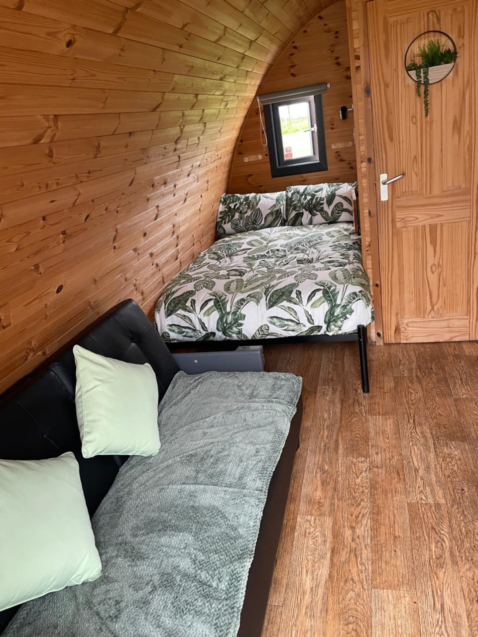 Bed, Living room, Bedroom