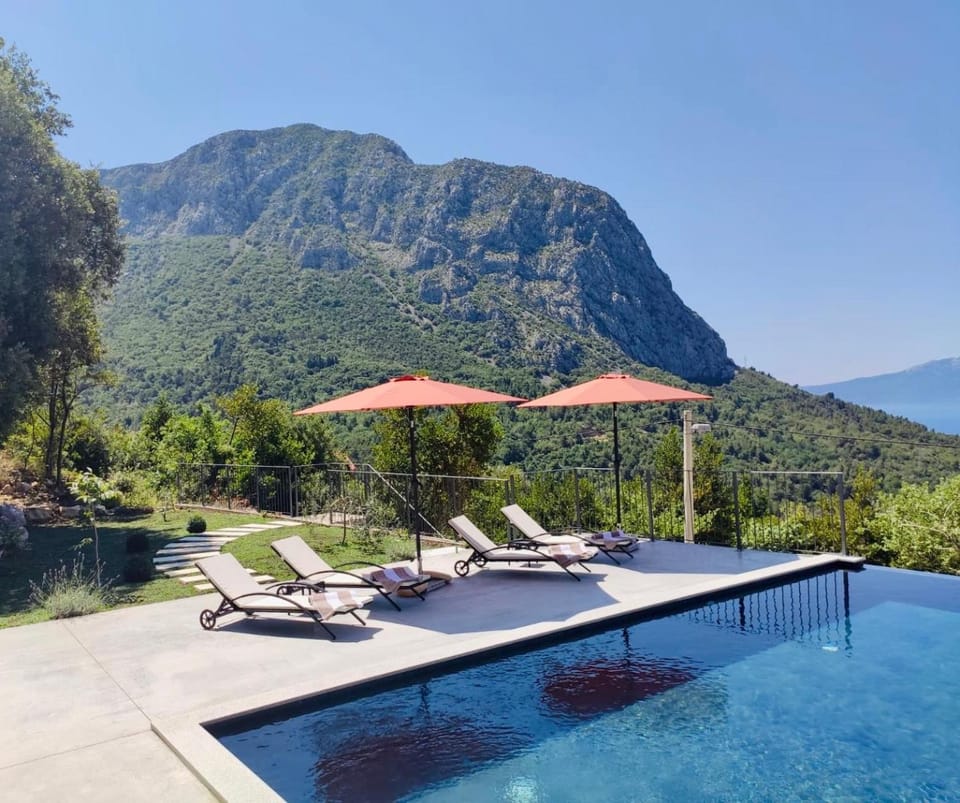 Swimming pool, sunbed