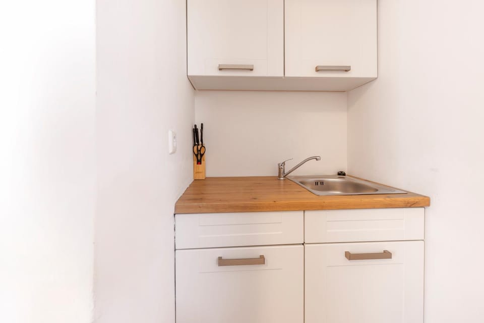Kitchen or kitchenette, kitchen