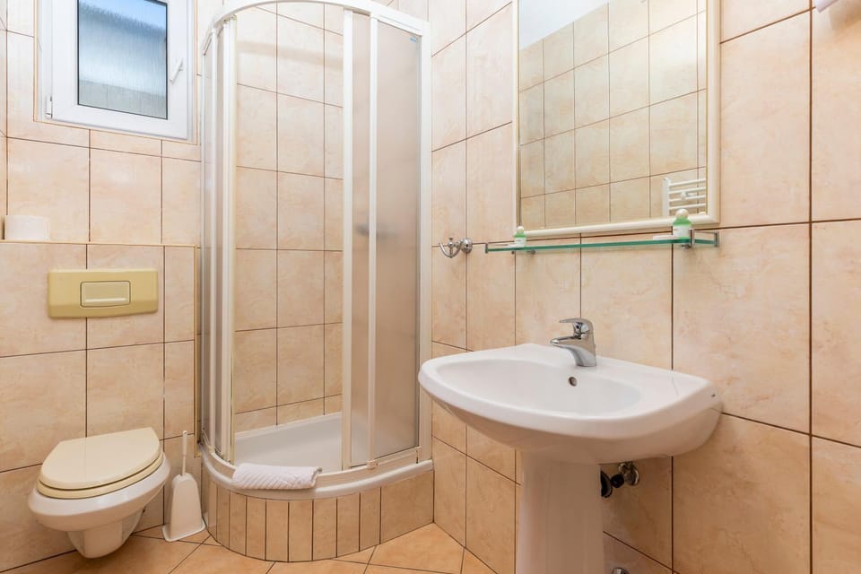Shower, Toilet, Bathroom