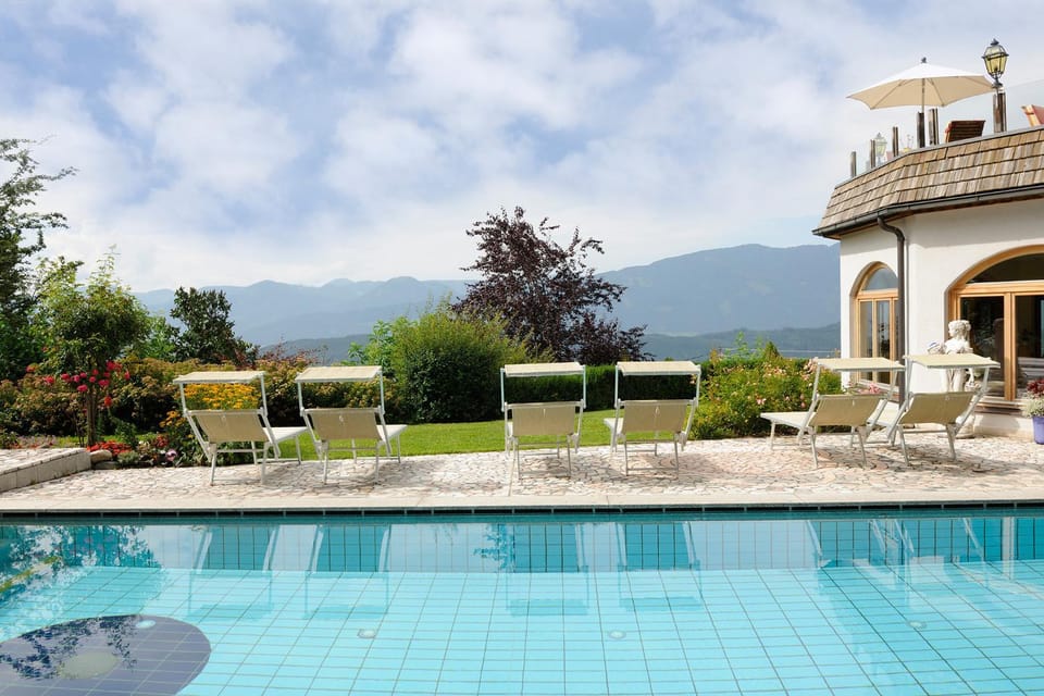 Swimming pool, Swimming pool