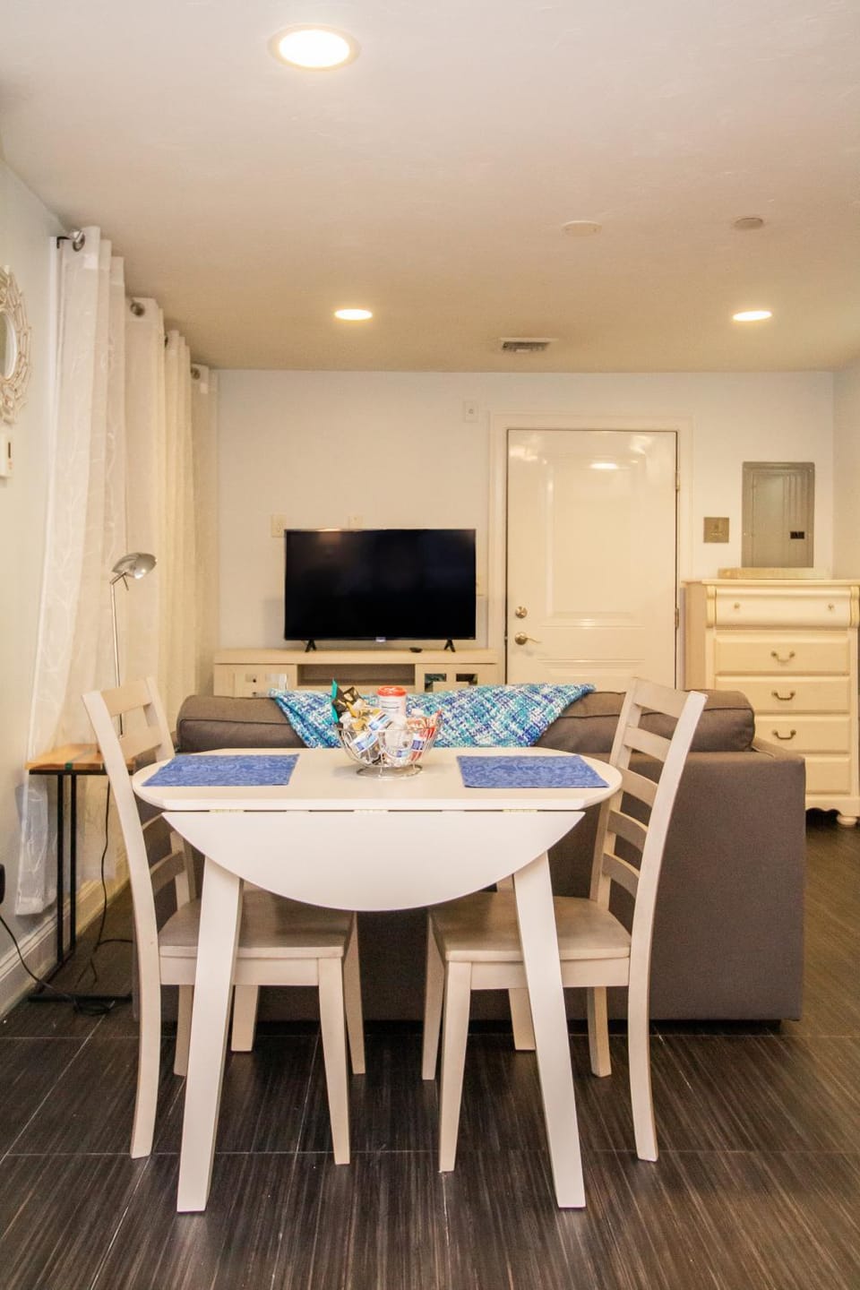 Renovated Studio, steps to MGH, Suffolk, Sleeps 4 Apartment in Beacon Hill