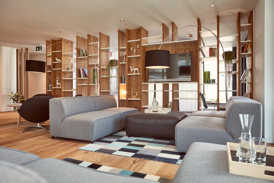 Communal lounge/ TV room, Decorative detail, Seating area, Evening entertainment