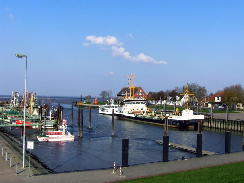 Nearby landmark, Neighbourhood, River view, Sea view