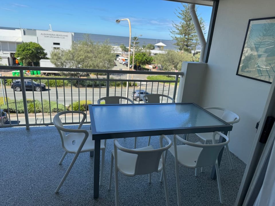 Ocean View - Alexandra Headlands Beachfront Unit Apartment in Sunshine Coast
