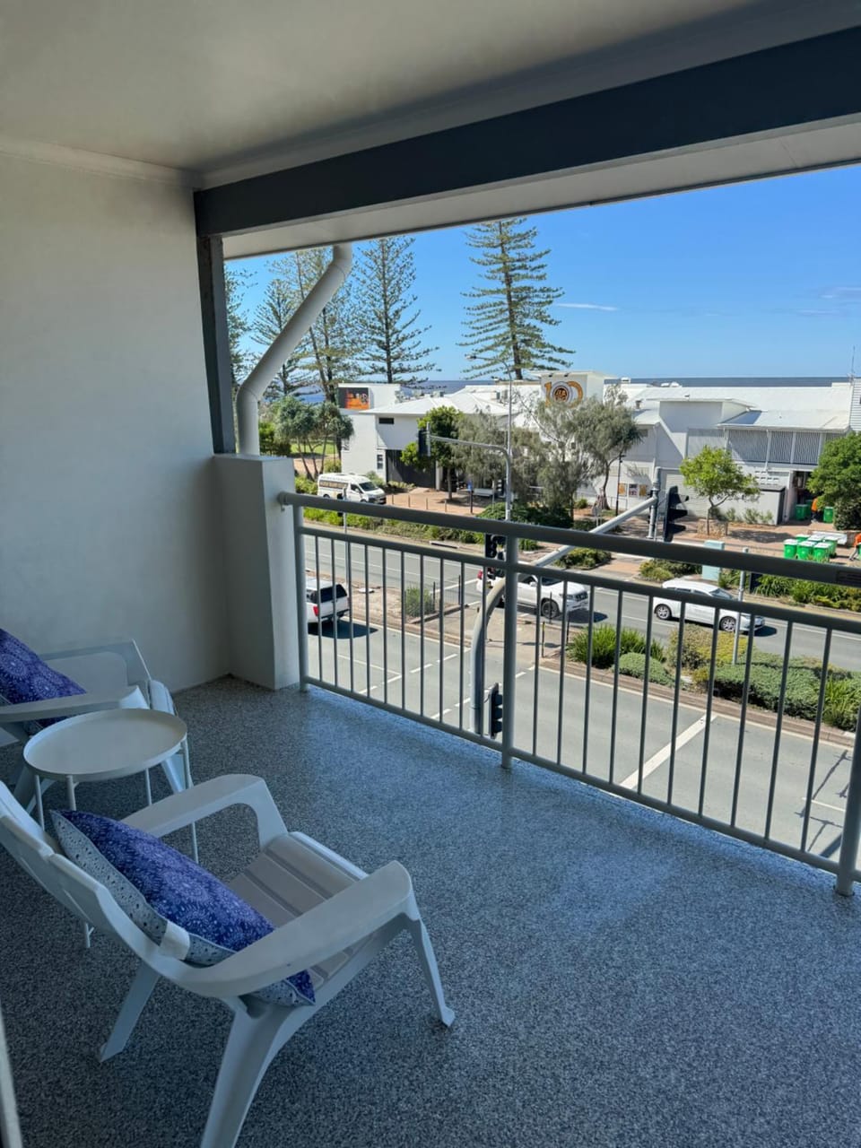 Ocean View - Alexandra Headlands Beachfront Unit Apartment in Sunshine Coast