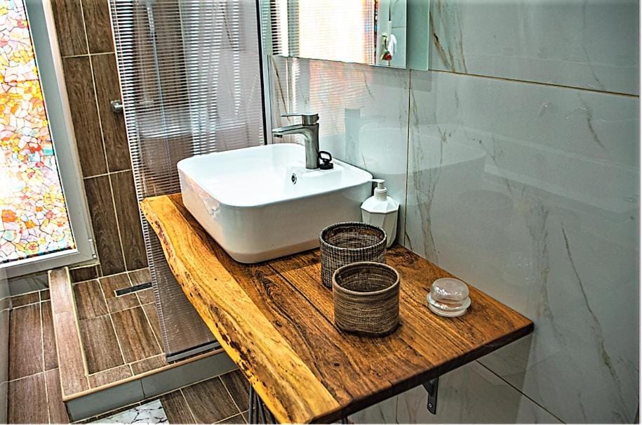 Kassandrou Suite HOT TUB-JAKUZZI - 2 BEDROOMS - BIG BALCONY - CENTER Apartment in Thessaloniki