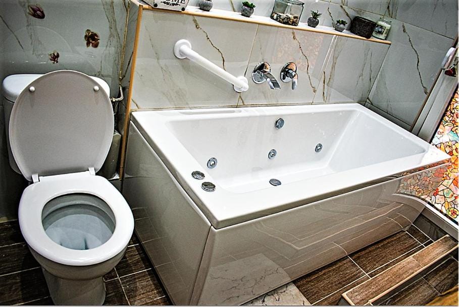 Kassandrou Suite HOT TUB-JAKUZZI - 2 BEDROOMS - BIG BALCONY - CENTER Apartment in Thessaloniki